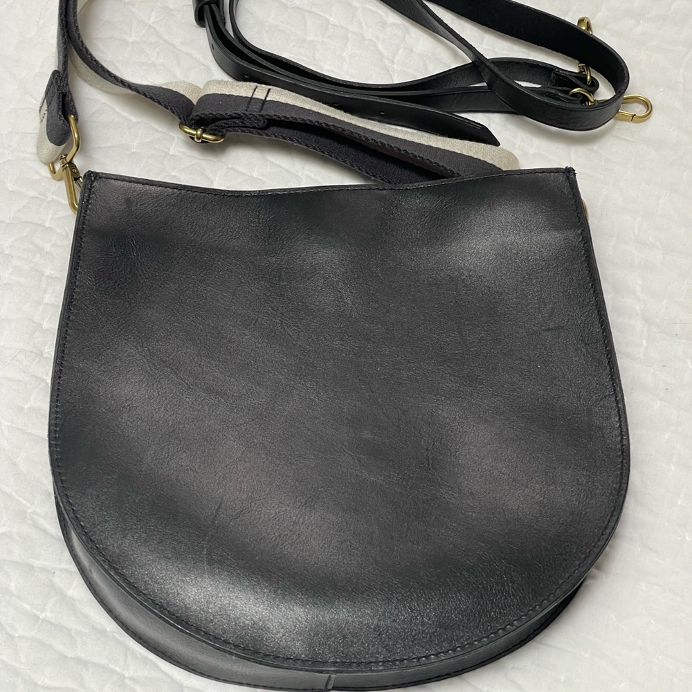 Madewell Transport Saddlebag in smooth black with both crossbody straps.